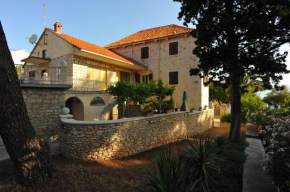 Гостиница Vila Mirta  Сутиван